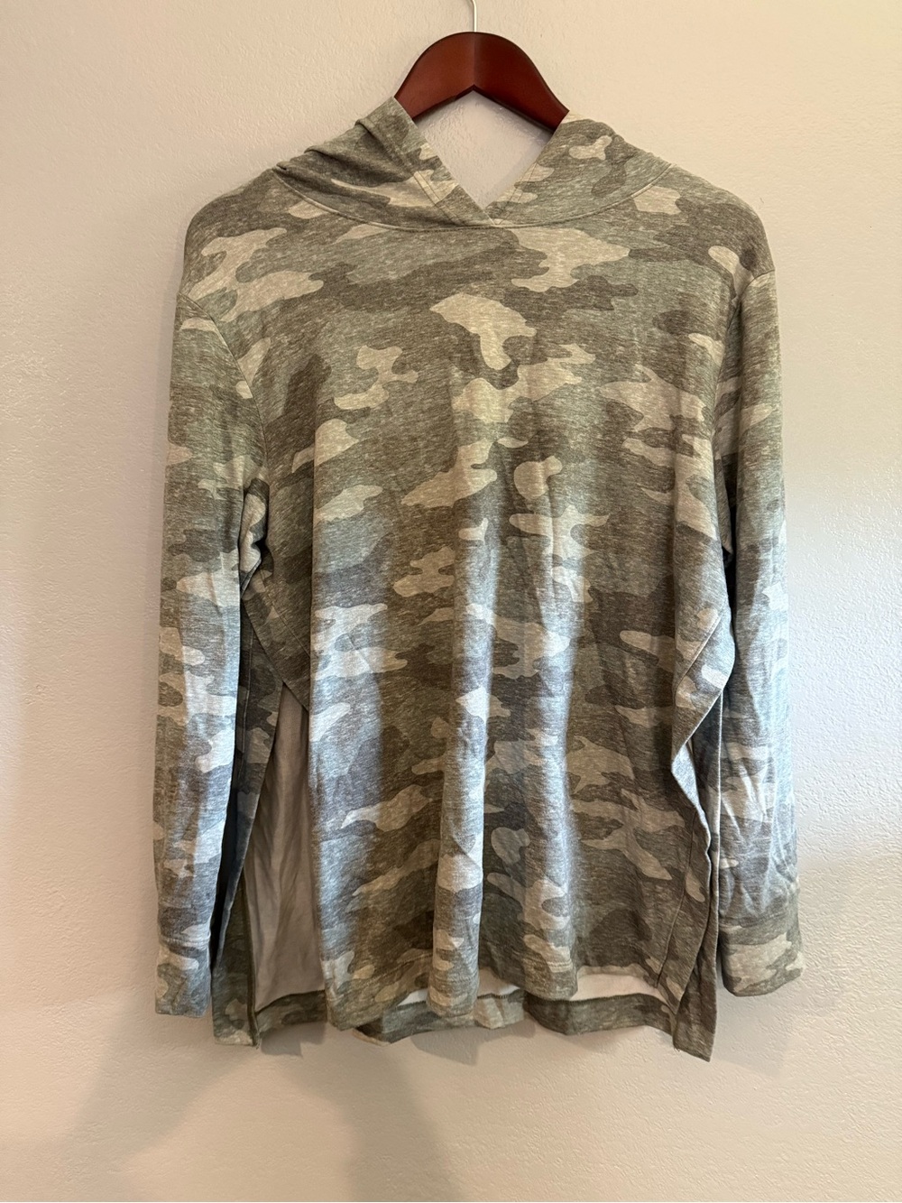 a:glow Nursing Maternity Top in Sage Green & Cream